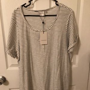 Women’s scoop neck shirt